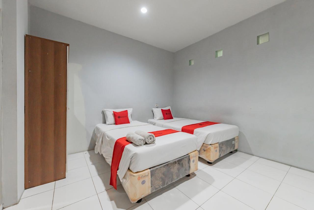 Reddoorz @ Pelajar Pejuang 3 Hotel Bandung Exterior photo