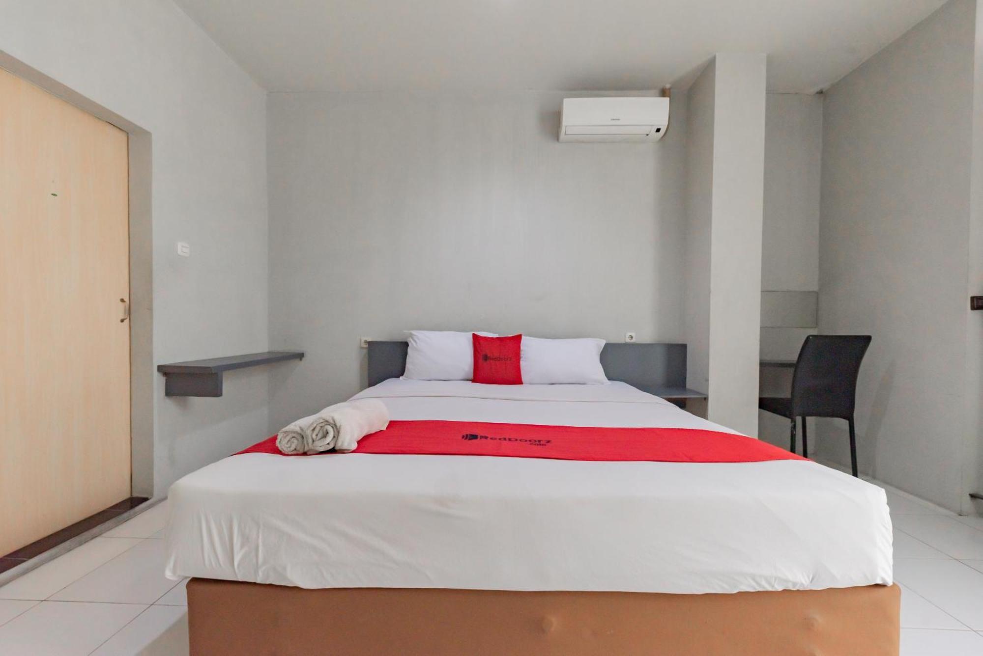 Reddoorz @ Pelajar Pejuang 3 Hotel Bandung Exterior photo