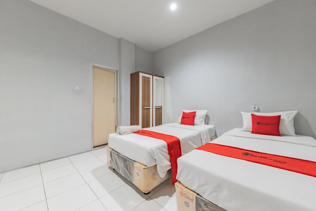Reddoorz @ Pelajar Pejuang 3 Hotel Bandung Exterior photo